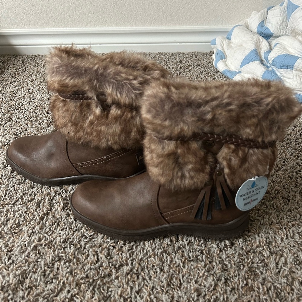 Minnetonka Brown Boots with Faux Fur Trim